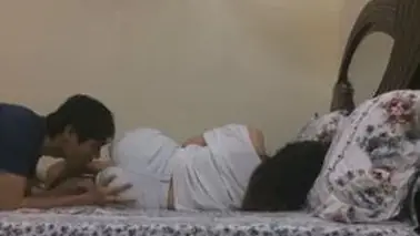 Gadis Cantik Pasrah Goyang Kasur Bareng Pacar