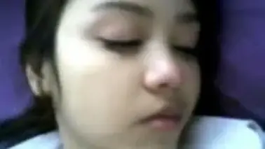 Gadis Cantik Pasrah Goyang Kasur Mantap Crot