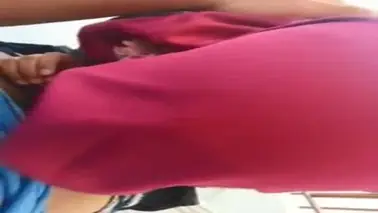 Ukhti Hijab Pink Berkacamata Di Tangga